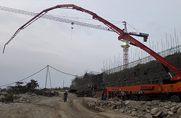 貴陽(yáng)商貿(mào)城3號(hào)館，底板澆筑，C35纖維